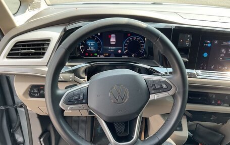 Volkswagen Multivan, 2021 год, 4 300 000 рублей, 21 фотография