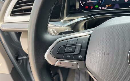 Volkswagen Multivan, 2021 год, 4 300 000 рублей, 19 фотография