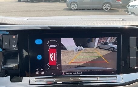 Volkswagen Multivan, 2021 год, 4 300 000 рублей, 24 фотография