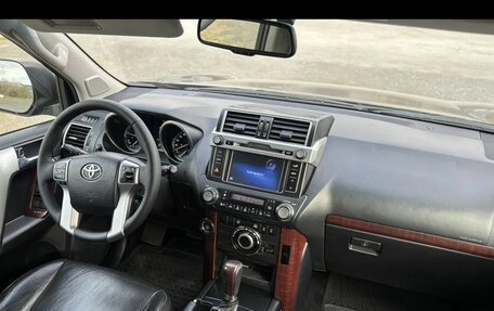 Toyota Land Cruiser Prado 150 рестайлинг 2, 2015 год, 3 600 000 рублей, 20 фотография