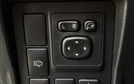 Toyota Land Cruiser Prado 150 рестайлинг 2, 2015 год, 3 600 000 рублей, 32 фотография