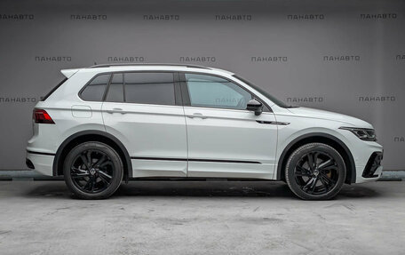 Volkswagen Tiguan II, 2021 год, 3 997 000 рублей, 5 фотография