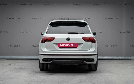 Volkswagen Tiguan II, 2021 год, 3 997 000 рублей, 4 фотография