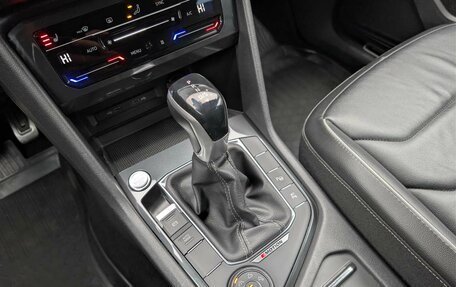 Volkswagen Tiguan II, 2021 год, 3 997 000 рублей, 19 фотография