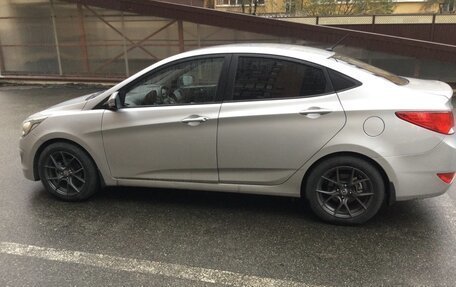 Hyundai Solaris II рестайлинг, 2015 год, 1 200 000 рублей, 2 фотография