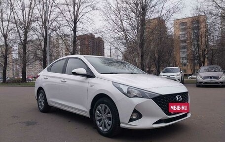Hyundai Solaris II рестайлинг, 2021 год, 1 539 000 рублей, 4 фотография