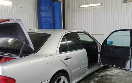 Mercedes-Benz E-Класс, 1998 год, 525 000 рублей, 4 фотография