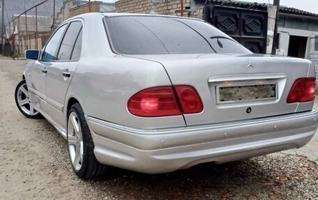 Mercedes-Benz E-Класс, 1998 год, 525 000 рублей, 2 фотография