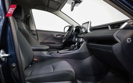 Toyota RAV4, 2020 год, 2 399 000 рублей, 21 фотография