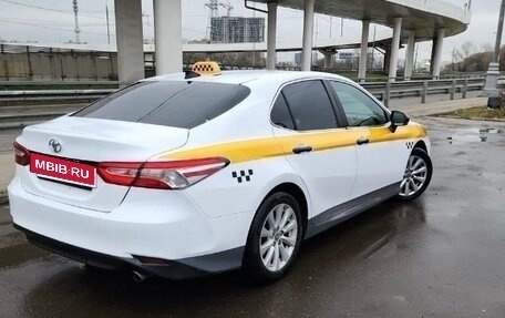 Toyota Camry, 2020 год, 1 790 000 рублей, 2 фотография