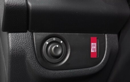 Renault Logan II, 2018 год, 750 000 рублей, 15 фотография