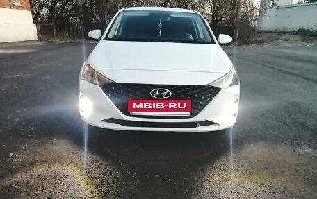 Hyundai Solaris II рестайлинг, 2020 год, 1 590 000 рублей, 2 фотография