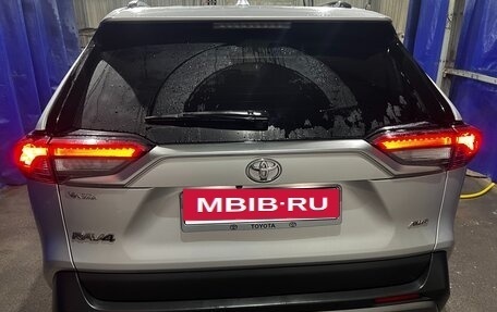 Toyota RAV4, 2021 год, 3 699 000 рублей, 6 фотография