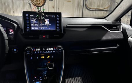 Toyota RAV4, 2021 год, 3 699 000 рублей, 13 фотография