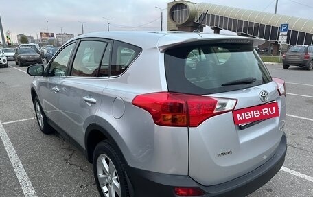 Toyota RAV4, 2013 год, 1 850 000 рублей, 4 фотография