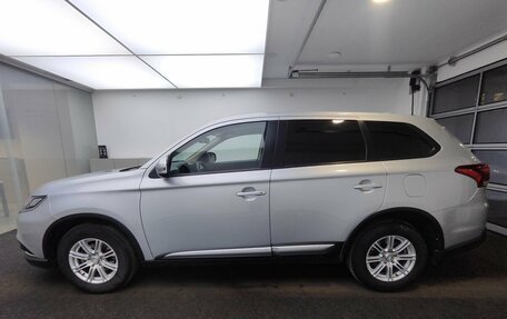 Mitsubishi Outlander III рестайлинг 3, 2019 год, 2 625 000 рублей, 8 фотография