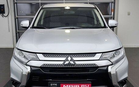 Mitsubishi Outlander III рестайлинг 3, 2019 год, 2 625 000 рублей, 2 фотография