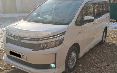 Toyota Voxy III, 2014 год, 1 900 000 рублей, 1 фотография