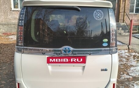 Toyota Voxy III, 2014 год, 1 900 000 рублей, 4 фотография