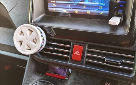 Toyota Voxy III, 2014 год, 1 900 000 рублей, 14 фотография