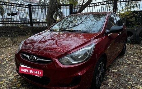 Hyundai Solaris II рестайлинг, 2011 год, 550 000 рублей, 2 фотография