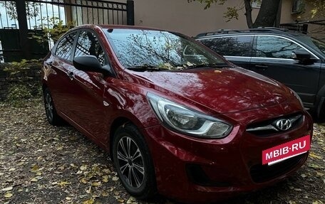 Hyundai Solaris II рестайлинг, 2011 год, 550 000 рублей, 3 фотография