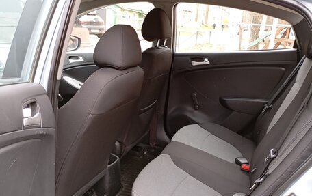 Hyundai Solaris II рестайлинг, 2011 год, 595 000 рублей, 26 фотография