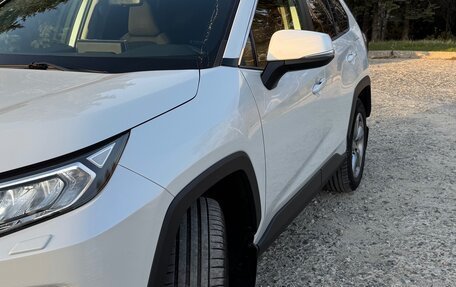 Toyota RAV4, 2020 год, 3 300 000 рублей, 2 фотография