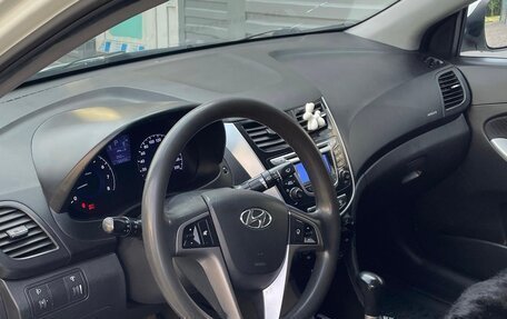 Hyundai Solaris II рестайлинг, 2011 год, 540 000 рублей, 17 фотография