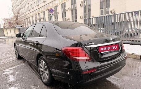 Mercedes-Benz E-Класс, 2019 год, 3 050 000 рублей, 15 фотография