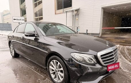 Mercedes-Benz E-Класс, 2019 год, 3 050 000 рублей, 16 фотография