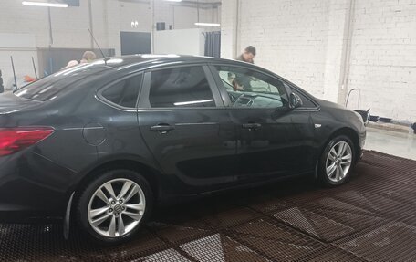 Opel Astra J, 2013 год, 650 000 рублей, 2 фотография