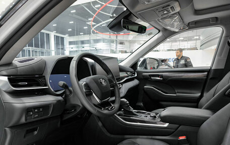 Toyota Highlander, 2025 год, 6 195 000 рублей, 20 фотография
