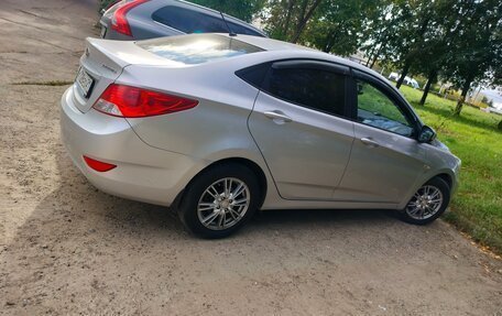 Hyundai Solaris II рестайлинг, 2013 год, 775 000 рублей, 3 фотография