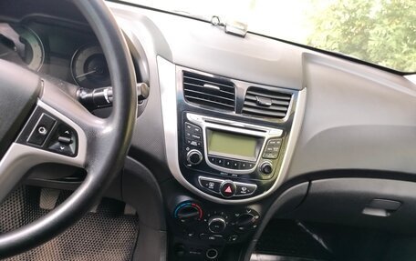 Hyundai Solaris II рестайлинг, 2013 год, 775 000 рублей, 4 фотография