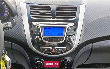 Hyundai Solaris II рестайлинг, 2013 год, 999 000 рублей, 17 фотография