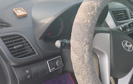 Hyundai Solaris II рестайлинг, 2012 год, 600 000 рублей, 10 фотография