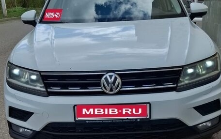 Volkswagen Tiguan II, 2019 год, 2 100 000 рублей, 1 фотография