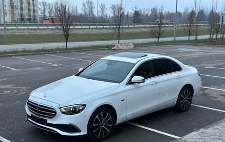 Mercedes-Benz E-Класс, 2021 год, 4 650 000 рублей, 4 фотография