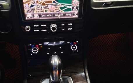 Volkswagen Touareg III, 2015 год, 1 999 000 рублей, 11 фотография