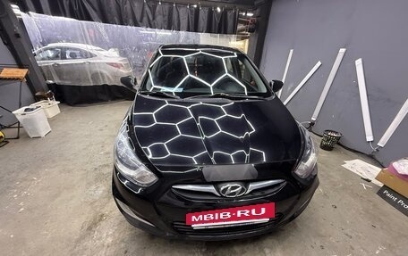 Hyundai Solaris II рестайлинг, 2012 год, 750 000 рублей, 3 фотография