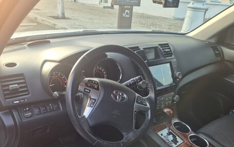 Toyota Highlander III, 2011 год, 2 400 000 рублей, 7 фотография