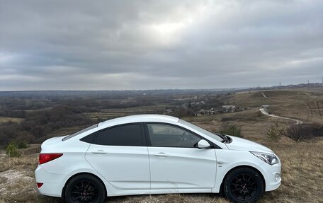 Hyundai Solaris II рестайлинг, 2014 год, 940 000 рублей, 3 фотография