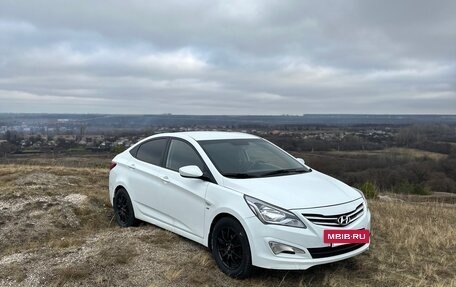 Hyundai Solaris II рестайлинг, 2014 год, 940 000 рублей, 2 фотография