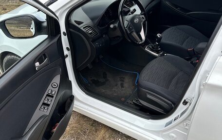 Hyundai Solaris II рестайлинг, 2014 год, 940 000 рублей, 13 фотография