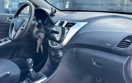 Hyundai Solaris II рестайлинг, 2012 год, 700 000 рублей, 15 фотография