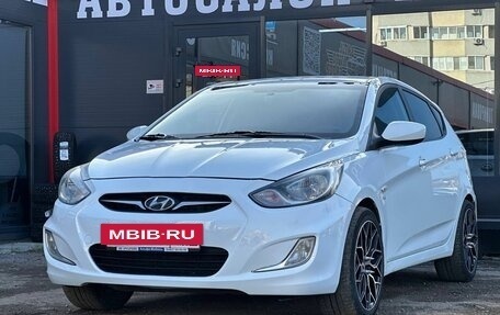 Hyundai Solaris II рестайлинг, 2012 год, 700 000 рублей, 5 фотография