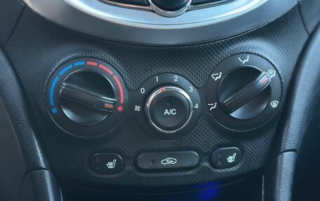 Hyundai Solaris II рестайлинг, 2012 год, 700 000 рублей, 24 фотография