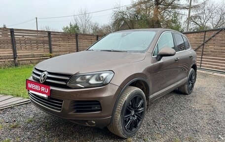 Volkswagen Touareg III, 2011 год, 1 850 000 рублей, 2 фотография