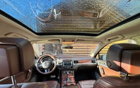 Volkswagen Touareg III, 2011 год, 1 850 000 рублей, 21 фотография